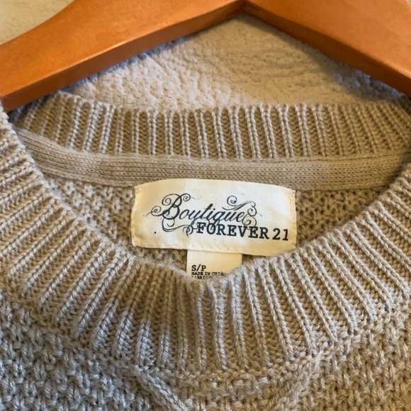 Beautiful camel coloured sweater - Picture 7 of 9
